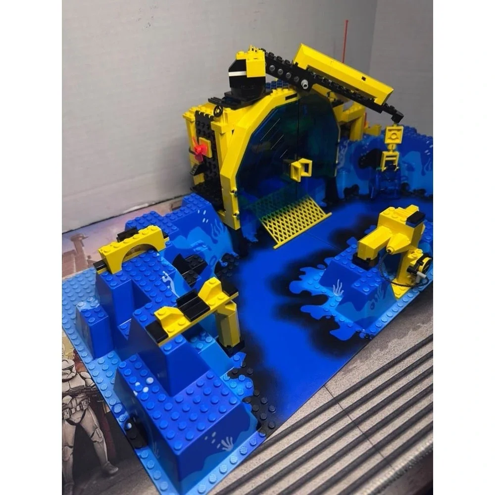 LEGO Aquazone Neptune Discovery Lab 6195 - Incomplete Missing Parts No Box/Manua